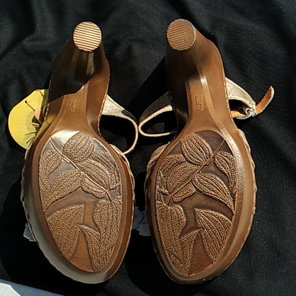 NWT Women's Born light gold leather heels sz 9 - Picture 7 of 11
